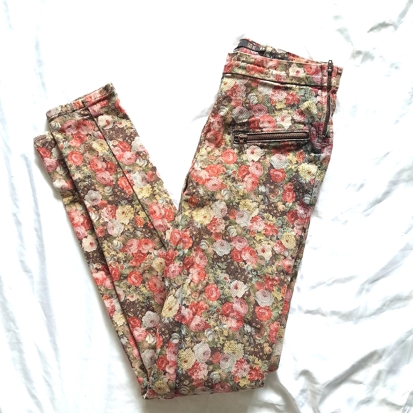 Zara | Floral Multi color jean jegging skinny with bronze zipper accents - Picture 1 of 11